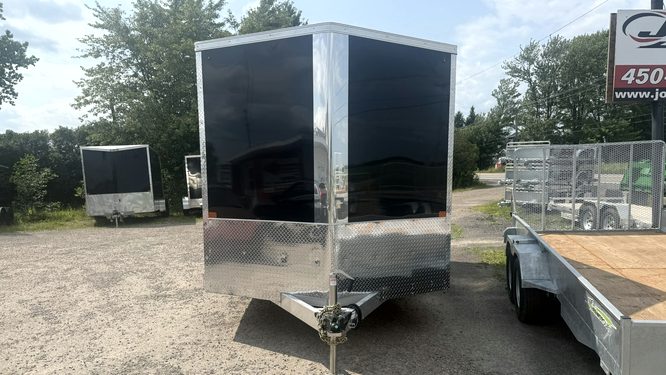 Remorque fermée 7.5X14 en aluminium revêtement noire Polycor 2X3500 lbs porte rampe essieux torsions Nitro Trailers (15)