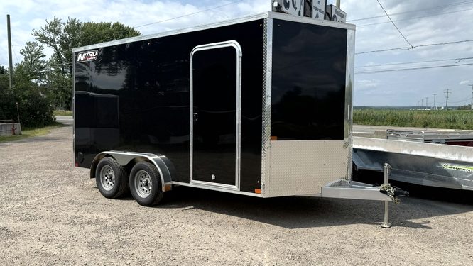 Remorque fermée 7.5X14 en aluminium revêtement noire Polycor 2X3500 lbs porte rampe essieux torsions Nitro Trailers (4)