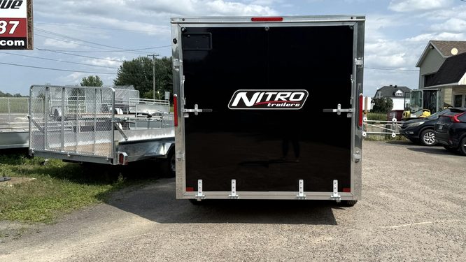 Remorque fermée 7.5X14 en aluminium revêtement noire Polycor 2X3500 lbs porte rampe essieux torsions Nitro Trailers (7)