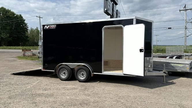 Remorque fermée 7.5X14 en aluminium revêtement noire Polycor 2X3500 lbs porte rampe essieux torsions Nitro Trailers (8)
