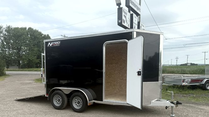 Remorque fermée 6X12 en aluminium noire revêtement Polycor 2X3500 lbs porte rampe essieux torsions Nitro Trailers (2)