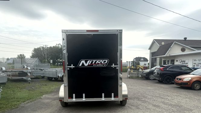 Remorque fermée 6X12 en aluminium noire revêtement Polycor 2X3500 lbs porte rampe essieux torsions Nitro Trailers (4)