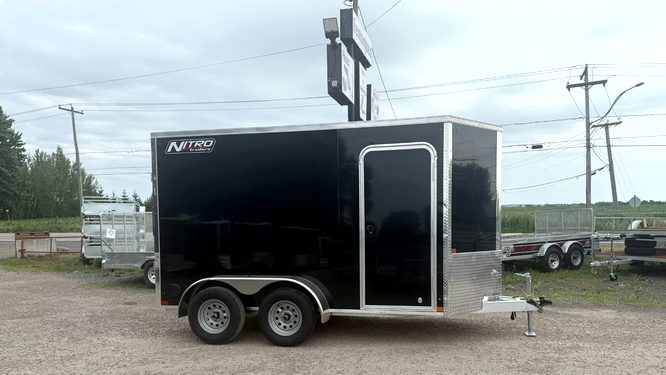 Remorque fermée 6X12 en aluminium noire revêtement Polycor 2X3500 lbs porte rampe essieux torsions Nitro Trailers (6)