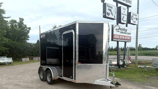 Remorque fermée 6X12 en aluminium noire revêtement Polycor 2X3500 lbs porte rampe essieux torsions Nitro Trailers (7)