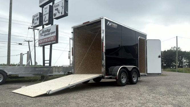 Remorque fermée 6X12 en aluminium noire revêtement Polycor 2X3500 lbs porte rampe essieux torsions Nitro Trailers (9)